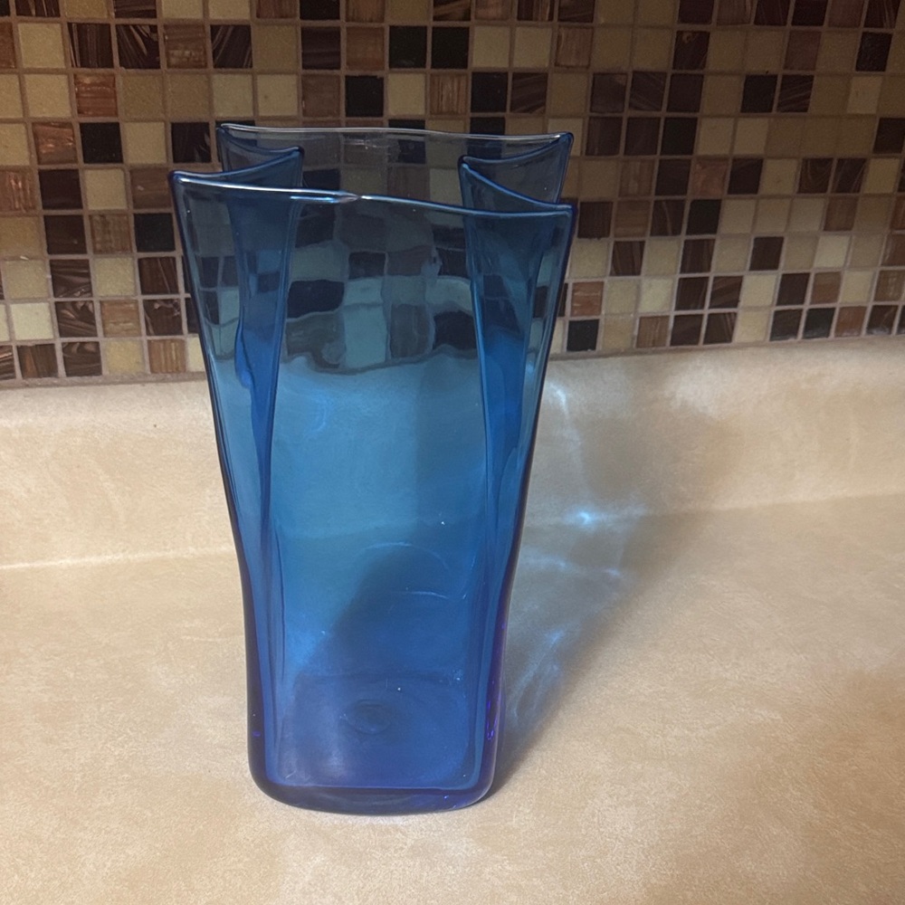 Paper‎ bag vase blue